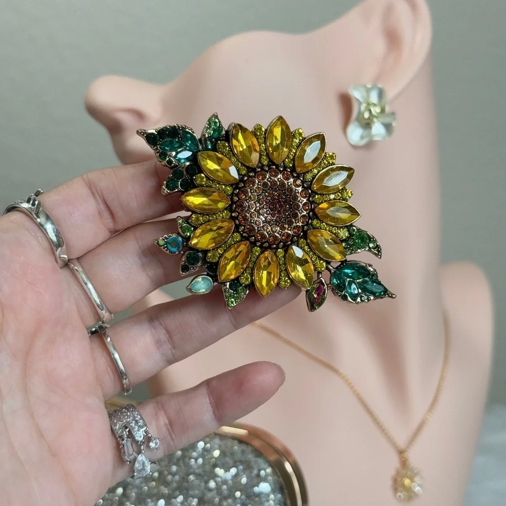 ⚜️🔥 Yellow and Green Sunflower Brooch 🌻